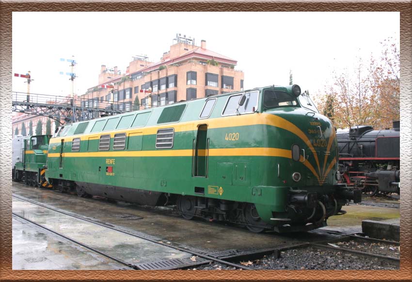 Locomotora diésel 4020 / 340 020-3 - Renfe