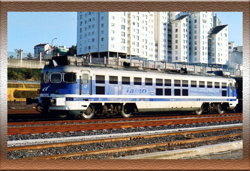 Locomotora diésel 354 ·Virgen del Pilar" Grandes Líneas - Renfe