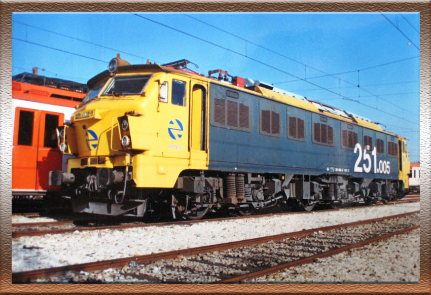 Locomotora eléctrica 251-005-5 - Renfe